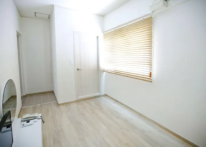 Guest house Ari House 3*